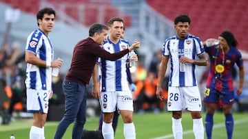 Soccer Football - LaLiga - FC Barcelona v Levante - Spotify Camp Nou, Barcelona, Spain - February 22, 2026 Levante coach Luis Castro reacts with Jon Ander Olasagasti REUTERS/Albert Gea
