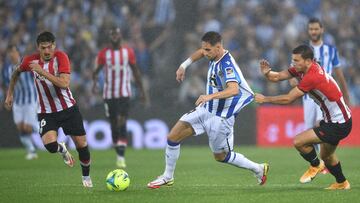 De Marcos con Januzaj ante Vencedor en el derbi de Anoeta.