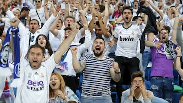 Aficionados del Real Madrid en las gradas del Bernabéu.