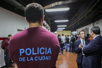 La CONMEBOL decidió aplazar un día la final después del apedreamiento del bus de Boca por parte de los hinchas de River.