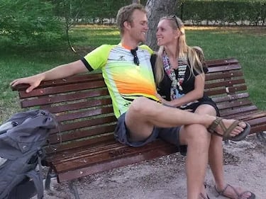 Una familia renuncia a sus trabajos, se muda a España antes de tener hijos y conoce el secreto de la felicidad: “Pura alegría”