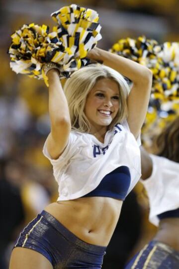 Cheerleader de los Pacers.