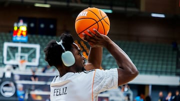 Andrés Feliz, base del Madrid, durante la previa de un partido.