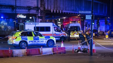 WOL005. London (United Kingdom), 03/06/2017.- Police units at London Bridge after reports of a incident involving a van hitting pedestrian on London Bridge, Central London, Britain, 3 June 2017. The Metropolitan police have urged people in Vauxhall, London Bridge and Borough Market to move to safer areas after reports of other incidents in these areas. (Londres) EFE/EPA/WILL OLIVER