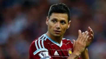Mauro Zárate aún no es nominado por Jorge Sampaoli, aunque el jugador, por medio de su hermano Rolando, ya mostró su disposición de actuar por la Roja.