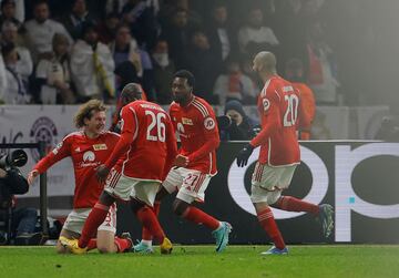 2-2. Alex Kral celebra el segundo gol que marca en el minuto 84 de partido.