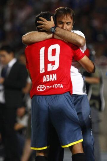 José Luis Sierra, técnico de Unión, celebra el empate junto a Gonzalo Abán