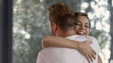 David Bisbal y Chenoa se reconciliaron con un abrazo en el segundo programa de OT El reecuentro.