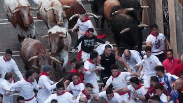 PAMPLONA, 07/07/2024.- Primerl encierro de los Sanfermines, en el D¨ªa de San Ferm¨ªn, copatr¨®n de Pamplona, ciudad que celebra los Sanfermines, Fiesta de Inter¨¦s Tur¨ªstico Internacional, hasta el pr¨®ximo 14 de julio. EFE/ Jes¨²s Diges