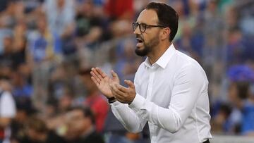 Bordalás dirigiendo un partido del Getafe