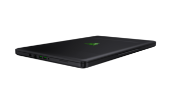 Captura de pantalla - rzr_blade17_closed_persp.png