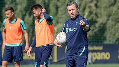 03/03/2022 CADIZ CF ENTRENAMIENTO SEMANAL EL TECNICO SERGIO GONZALEZ CON JOSE MARI