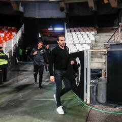 Baraja, el 18º jugador del Valencia que se sienta en el banquillo de Mestalla