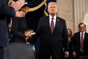 Donald Trump hace su tan esperada entrada a la ceremonia del capitolio. El 47 presidente electo de los Estados Unidos es recibido entre una ola de aplausos.