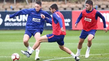 Borja Garc&eacute;s y Toni Moya, en un entrenamiento del Atl&eacute;tico. 