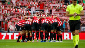 BILBAO, 27/09/2023.- Los jugadores del Athletic de Bilbao en la previa del partido ante el Getafe de la jornada 7 de Liga de primera División que disputan en San Mamés en Bilbao. EFE/Luis Tejido
