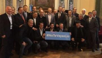 Los campeones del Mundial 86 también le piden a Messi que no se vaya.