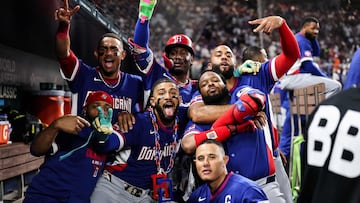 MIAMI, FLORIDA - MARCH 11: Fernando Tatis Jr. of the Dominican Republic celebrates with teammates Vladimir Guerrero Jr. #27, Geraldo Perdomo #2, Manny MacHado #3 , and Julio Rodr�guez #44 after hitting a home run during the fourth inning against Venezuela at loanDepot park on March 11, 2026 in Miami, Florida. Carmen Mandato/Getty Images/AFP (Photo by Carmen Mandato / GETTY IMAGES NORTH AMERICA / Getty Images via AFP)
