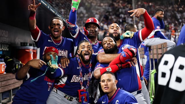 República Dominicana se impone 7-5 a Venezuela en auténtica fiesta latina en Miami