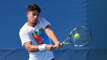 Carlos Alcaraz durante el entrenamiento previo a su debut en Cincinnati.