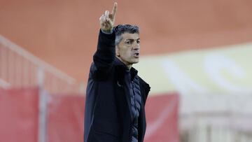 Imanol Alguacil señala al cielo.