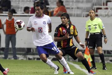 Angulo debutó en el Clausura 2012 con el Cruz Azul, pero su nivel no le alcanzó para estar más de dos campeonatos con el equipo. El delantero pasó por el Cruz Azul Hidalgo y Cruz Azul Jasso años después, para recaer en el conjunto Santos Soledad, que milita en la Tercera División de México.