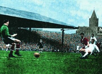 Se convirtió en el primer jugador de fútbol francés en recibir la Legión de Honor, el 30 de noviembre de 1970.