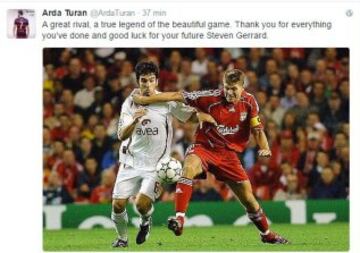 Los futbolistas homenajean a Steven Gerrard