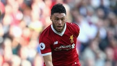 Oxlade-Chamberlain declares knee surgery "a success"