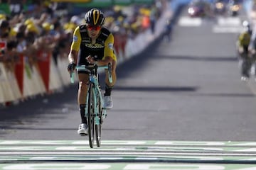 Primoz Roglic arañó ocho segundos en la general y recordó su candidatura al podio del Tour.