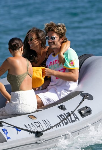 Antoine Griezmann y Erika Choperena, de vacaciones en Ibiza.