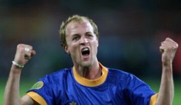 Incredible. Jordi Cruyff made it 4-4 with two minutes of regulation time left to take the game into extra-time. 