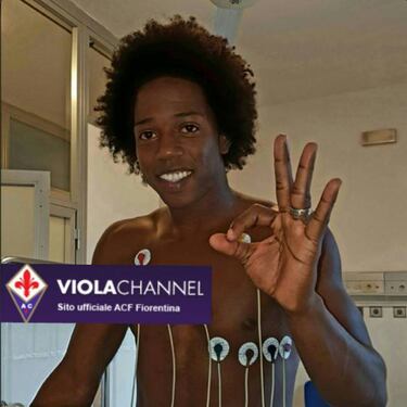 Fiorentina hace oficial la contratación de Carlos Sánchez