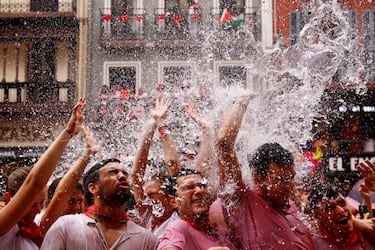 Ambiente en la Plaza Consistorial, plaza que está situada en el corazón del Casco Antiguo de Pamplona, donde se realiza el Chupinazo.