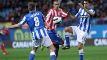 Miranda, tocado en el tobillo, se entrena en el gimnasio