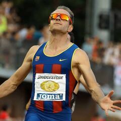 Récord de Úrsula Ruiz en peso y 10º título para 'El Pájaro' en 100