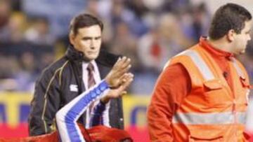 <b>MES DE BAJA.</b> Rodolfo Bodipo, delantero del Deportivo de La Coruña, permanecerá "entre tres y cuatro semanas" de baja, como consecuencia del esguince que sufre en la rodilla derecha.