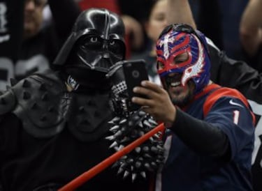 El color de la afición de la NFL en en el Estadio Azteca