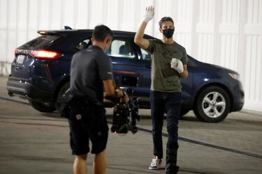 El piloto francés ya está fuera del hospital y ha aprovechado para pasarse por el circuito de Bahréin para agradecer a los operarios la rápida intervención tras su accidente.