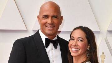 US surfer Kelly Slater (L) attends the 94th Oscars at the Dolby Theatre in Hollywood, California on March 27, 2022. (Photo by ANGELA WEISS / AFP)