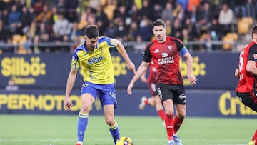 Carlos Fernández frente al Mirandés en el Nuevo Mirandilla.