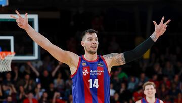 Willy Hernangómez, pívot del Barcelona, celebra un triple ante el Casademont Zaragoza.