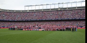 Foto de familia de las Leyendas del Atlético.