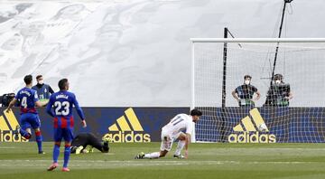 Asensio marca el 1-0 al Eibar. 