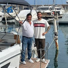 Iñigo Martínez tira de ironía ante los rumores del Barcelona