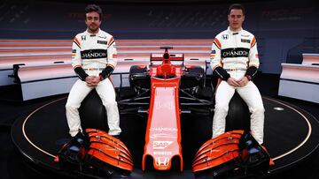 Alonso apunta a Hamilton: "Mercedes no quiso obstaculizarle"