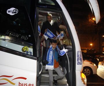 Ni la lluvia ni el frío espantaron las ilusiones de los más de 2000 seguidores del Fuenlabrada  que se trasladaron en autobús hasta el Estadio Santiago Bernabéu