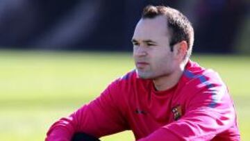 Iniesta recibió el alta tres semanas después de lesionarse ante el Milán en Champions.