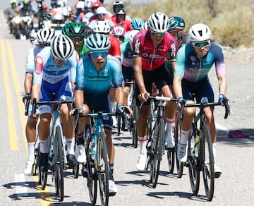 Fernando Gaviria ganó la cuarta etapa de la carrera argentina. Se impuso en el embalaje ante Peter Sagan y celebró por primera vez con el Movistar Team.