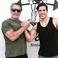 El hijo de Schwarzenegger le felicita su cumpleaños con una foto 'de gimnasio'